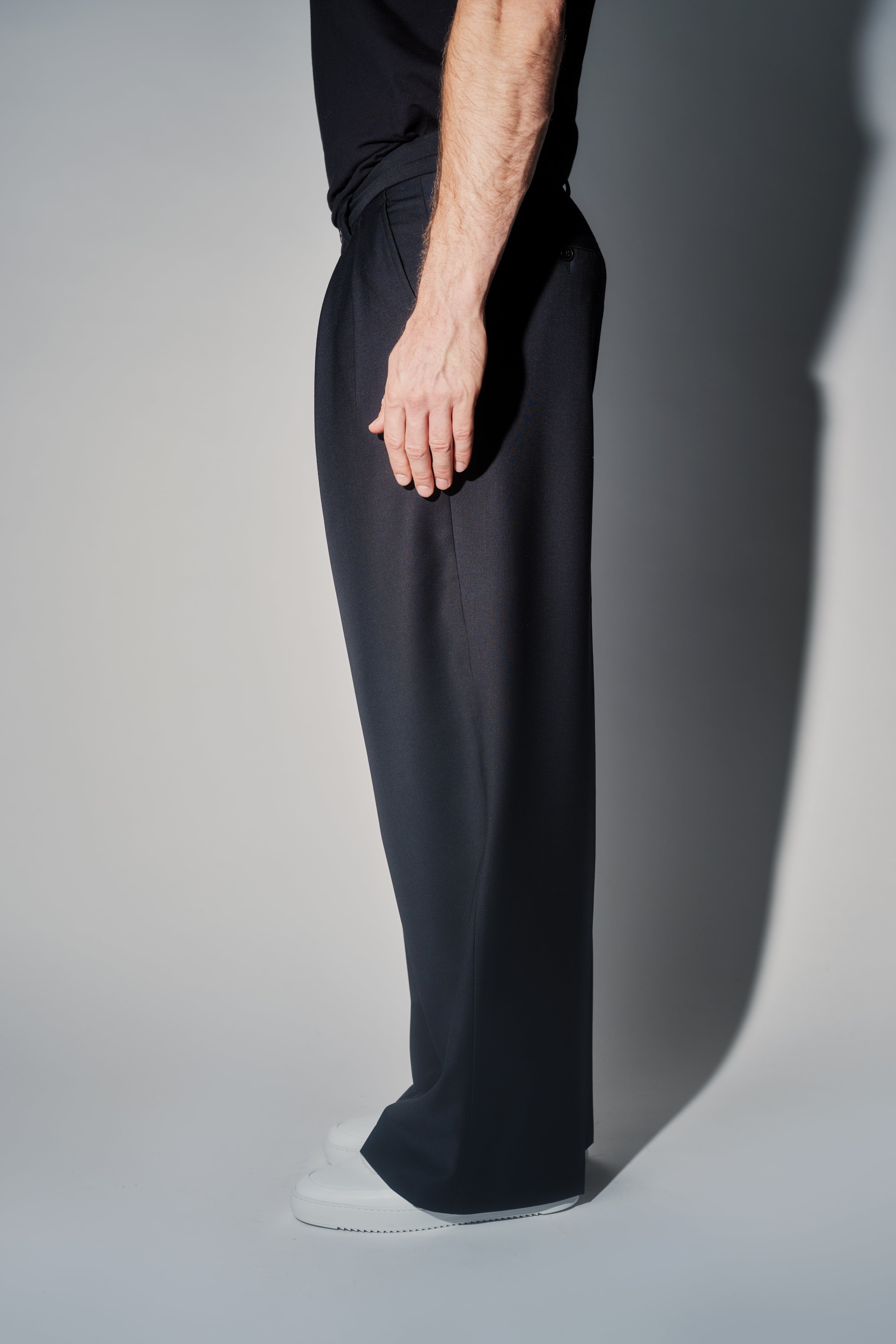 RÆR | RAER Pleated Wool Wide-Leg Trousers – Black