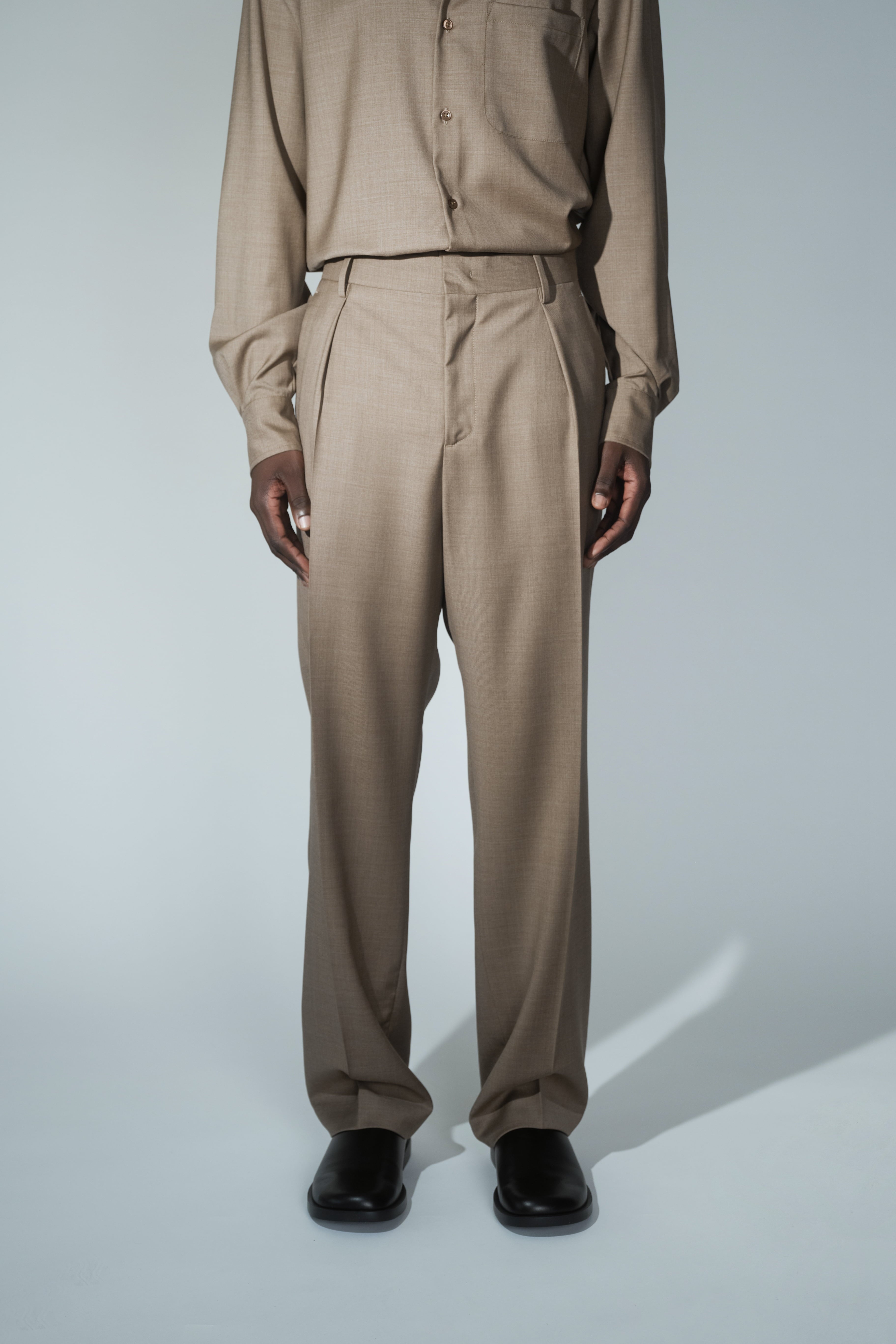 RÆR STUDIOS x Kevin Lutolf pleated trousers in olive