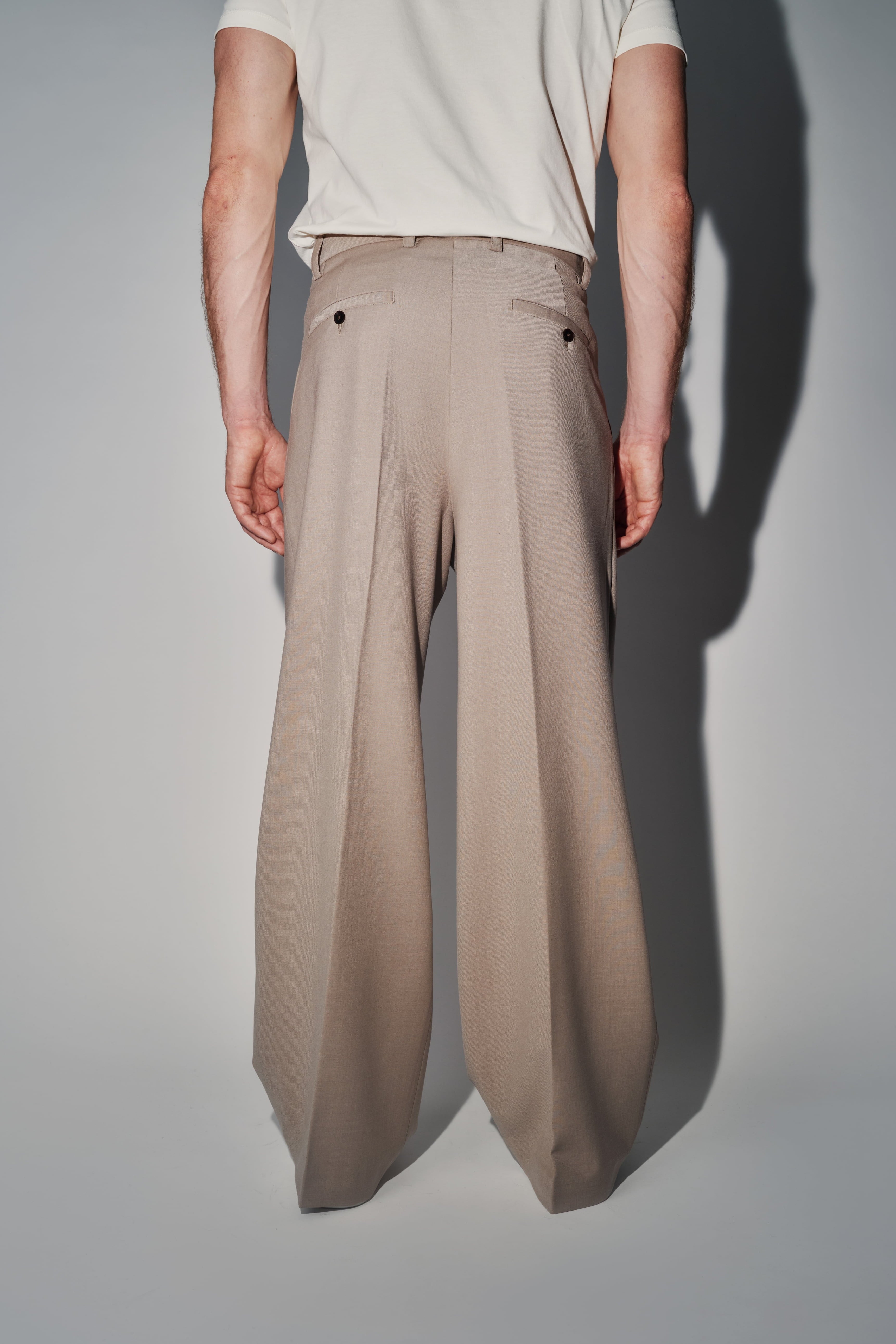 RÆR STUDIOS Pleated Wool Wide-Leg Trousers – Beige
