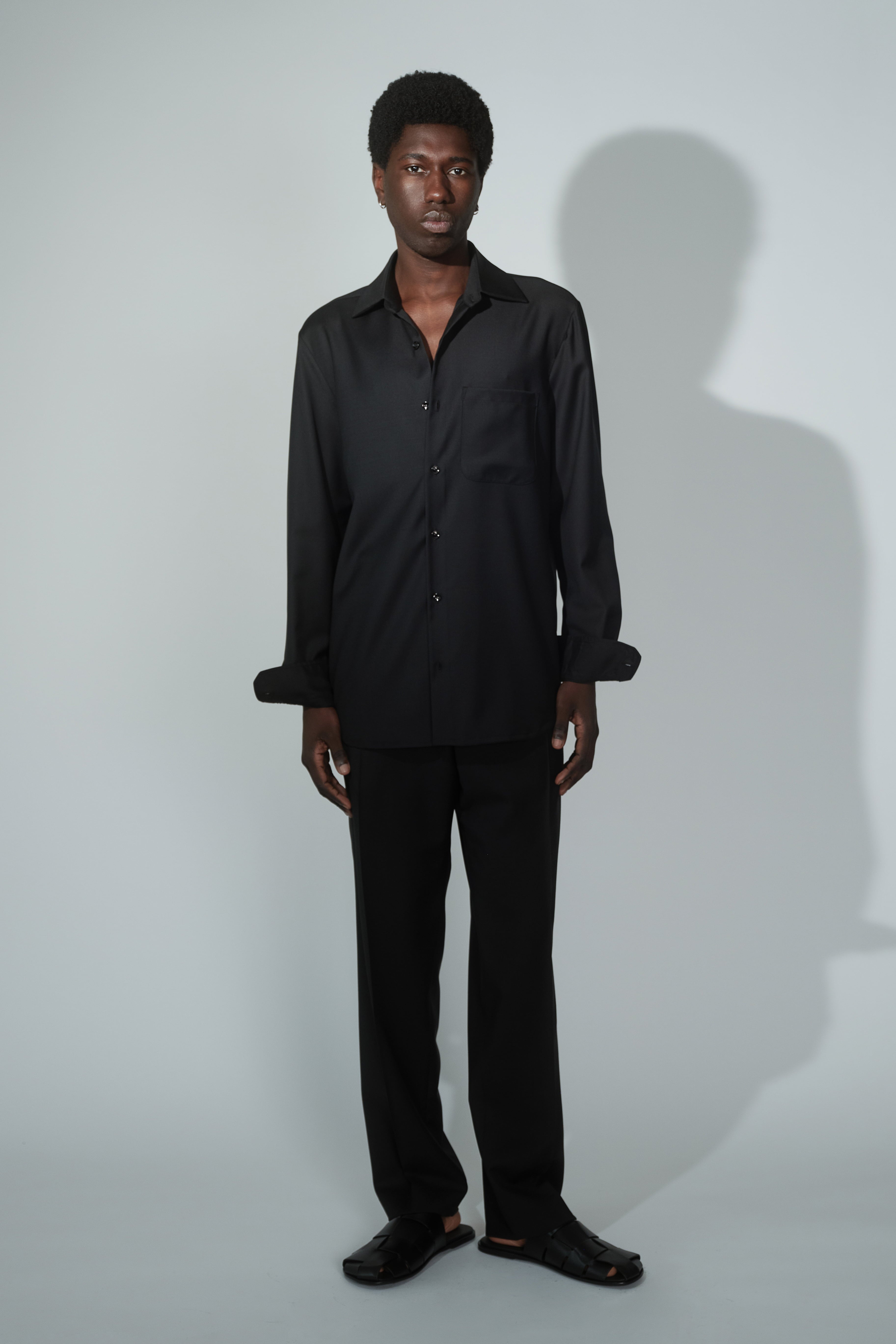 Complete look of RÆR STUDIOS x Kevin Lutolf shirt in black